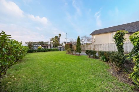 Photo of property in 24 Takutai Avenue, Bucklands Beach, Auckland, 2012