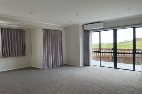 Photo of property in 3/485 Don Buck Road, Massey, Auckland, 0614