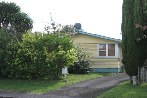 Photo of property in 2 Clinton Avenue, Te Atatu Peninsula, Auckland, 0610