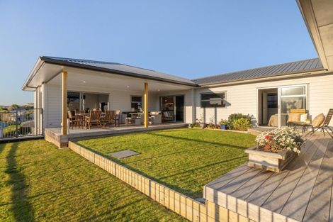 Photo of property in 111 Oteki Park Drive, Welcome Bay, Tauranga, 3112