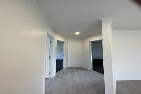 Photo of property in 21 Chilcott Road, Henderson, Auckland, 0612