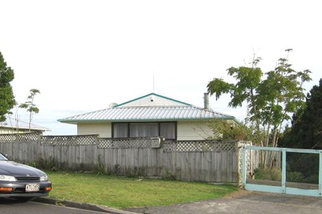 Photo of property in 5 Hueglow Rise, West Harbour, Auckland, 0618