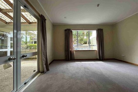 Photo of property in 58 Taikata Road, Te Atatu Peninsula, Auckland, 0610