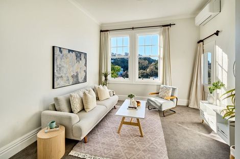 Photo of property in 32 Maarama Crescent, Aro Valley, Wellington, 6021