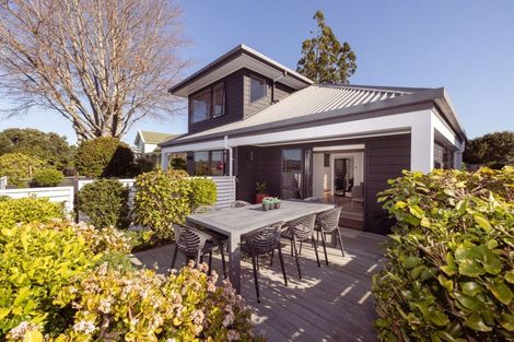 Photo of property in 253 Devonport Road, Tauranga, 3110