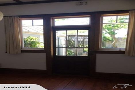 Photo of property in 2/4 Marine Terrace, Bayswater, Auckland, 0622