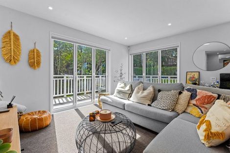 Photo of property in 32a Sandown Road, Rothesay Bay, Auckland, 0630