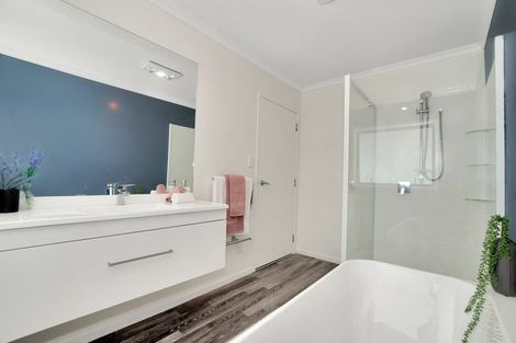 Photo of property in 74a Simpson Road, Papamoa Beach, Papamoa, 3118