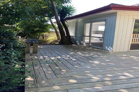 Photo of property in 1 Kayle Glen, West Harbour, Auckland, 0618