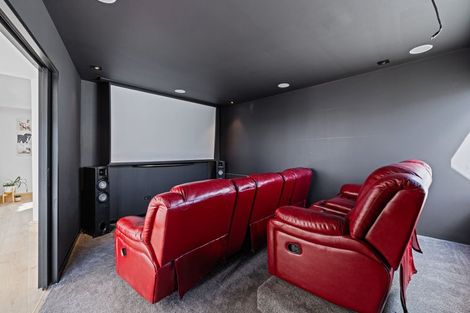 Photo of property in 9 Luxton Place, Mount Pleasant, Christchurch, 8081