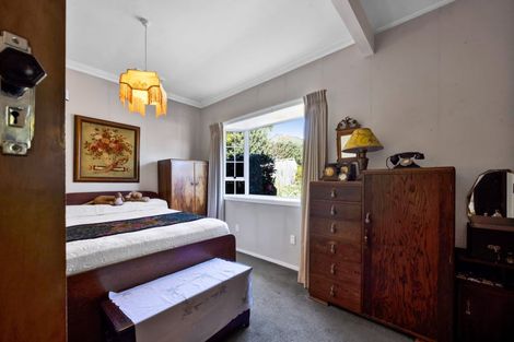 Photo of property in 32 Queens Road, Glen Avon, New Plymouth, 4312