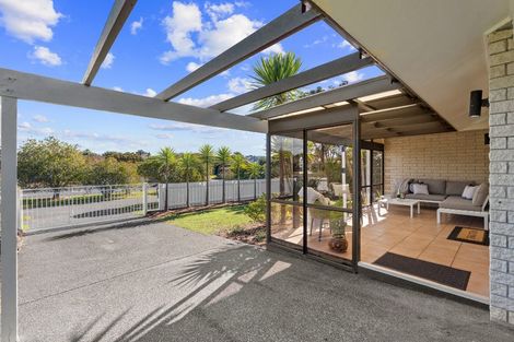Photo of property in 2/99 Riverside Road, Orewa, 0931