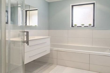 Photo of property in 70a Hobsonville Road, West Harbour, Auckland, 0618