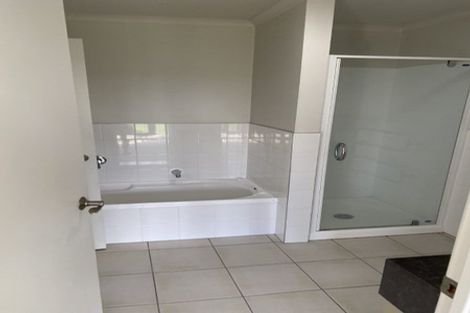 Photo of property in 54 Provence Esplanade, Te Atatu Peninsula, Auckland, 0610
