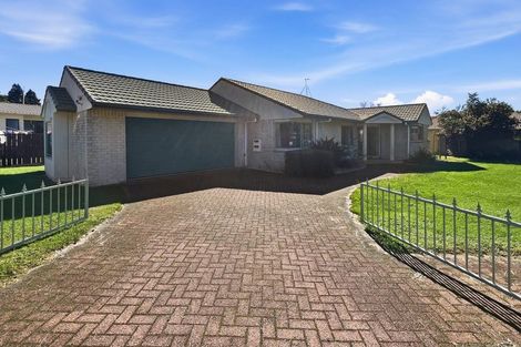 Photo of property in 4 Capricorn Place, Kawaha Point, Rotorua, 3010