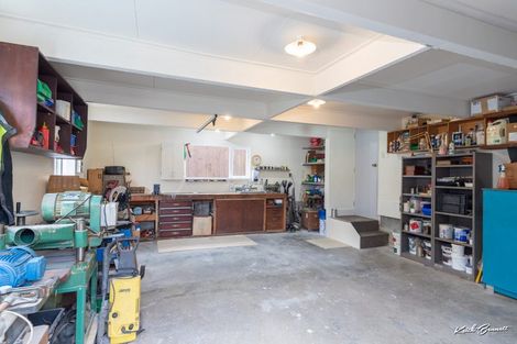 Photo of property in 3 Lowry Crescent, Stokes Valley, Lower Hutt, 5019