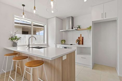 Photo of property in 8 Te Rehutai Rise, Welcome Bay, 3112