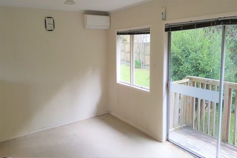 Photo of property in 2/23 Camelot Place, Glenfield, Auckland, 0629