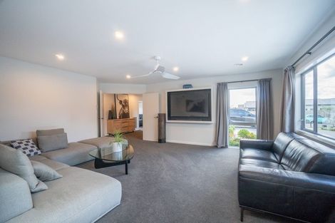 Photo of property in 10 Atlantic Drive, Fitzherbert, Palmerston North, 4410