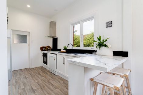 Photo of property in 33 Beach Street, Saint Clair, Dunedin, 9012