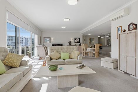 Photo of property in 37 Parkside Drive, Orewa, 0931