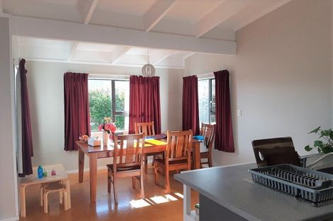 Photo of property in 2/20 Waverley Avenue, Glenfield, Auckland, 0629