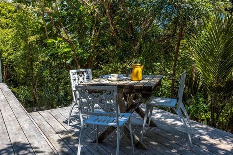 Photo of property in 6 Taraire Street, Ostend, Waiheke Island, 1081