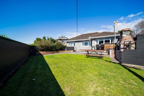 Photo of property in 39a Breakwater Road, Moturoa, New Plymouth, 4310