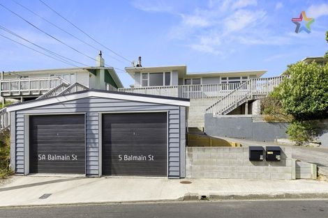 Photo of property in 5 Balmain Street, Newlands, Wellington, 6037