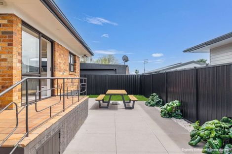 Photo of property in 32 Sandspit Road, Waiuku, 2123