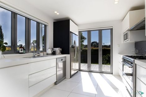 Photo of property in 1 Endymion Place, Half Moon Bay, Auckland, 2012