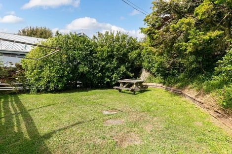 Photo of property in 97 Glanmire Road, Newlands, Wellington, 6037