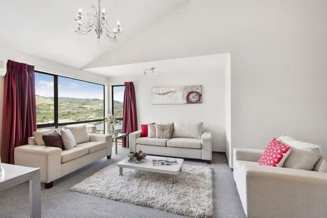 Photo of property in 18 Ordley Grove, Tawa, Wellington, 5028