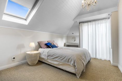 Photo of property in 1 Maungakiekie Avenue, Greenlane, Auckland, 1051