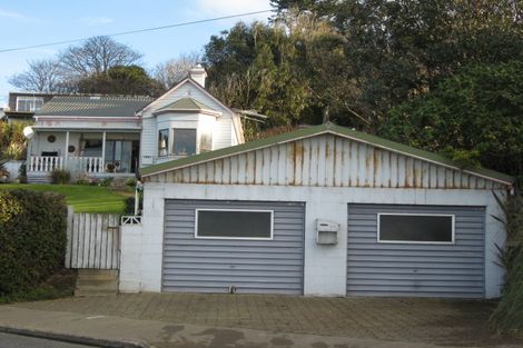 Photo of property in 90 Marine Parade, Bluff, 9814