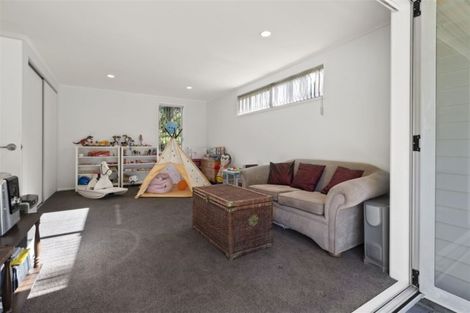 Photo of property in 15 York Road, Titirangi, Auckland, 0604