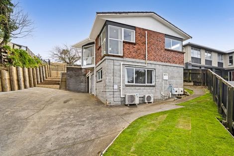 Photo of property in 10 Fairview Place, Westown, New Plymouth, 4310