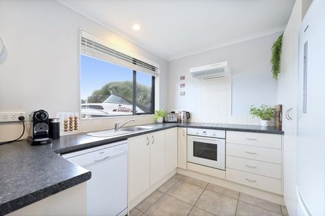 Photo of property in 21 Misty Valley Drive, Henderson, Auckland, 0612