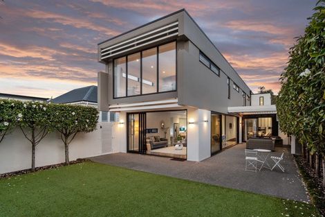 Photo of property in 48 Office Road, Merivale, Christchurch, 8014