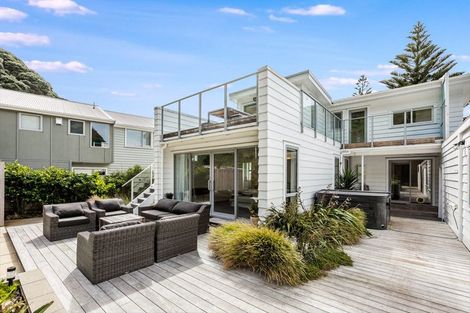 Photo of property in 185 Breaker Bay Road, Breaker Bay, Wellington, 6022