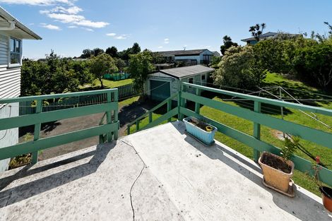 Photo of property in 10 Springside Place, New Lynn, Auckland, 0600