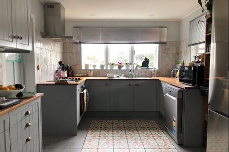 Photo of property in 2 Blacks Road, Greenhithe, Auckland, 0632