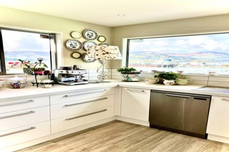 Photo of property in 1 Simeon Quay, Lyttelton, 8082