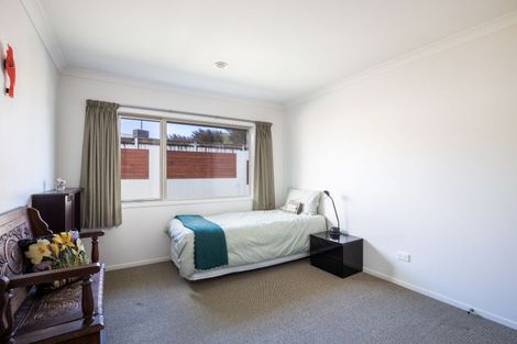 Photo of property in 12 Montrose Place, Highlands Park, New Plymouth, 4312