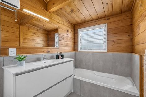 Photo of property in 14 Parfitt Place, Ngatea, 3503