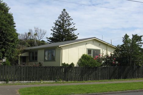 Photo of property in 165 Cornfoot Street, Castlecliff, Whanganui, 4501