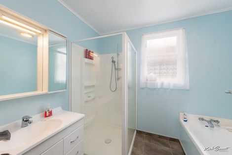 Photo of property in 3 Lowry Crescent, Stokes Valley, Lower Hutt, 5019