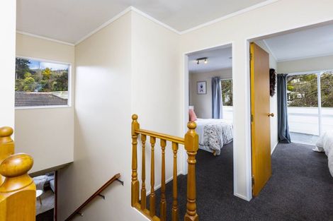 Photo of property in 1 Deller Grove, Silverstream, Upper Hutt, 5019