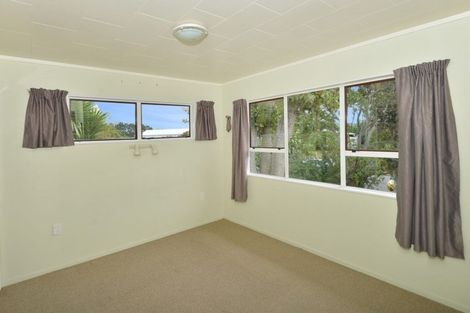 Photo of property in 1 Curlew Place, One Tree Point, 0118