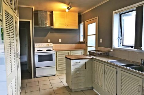 Photo of property in 2/81 Arran Road, Browns Bay, Auckland, 0630